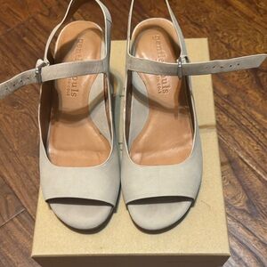 Gentle Souls Women's Elegant Cream Heels